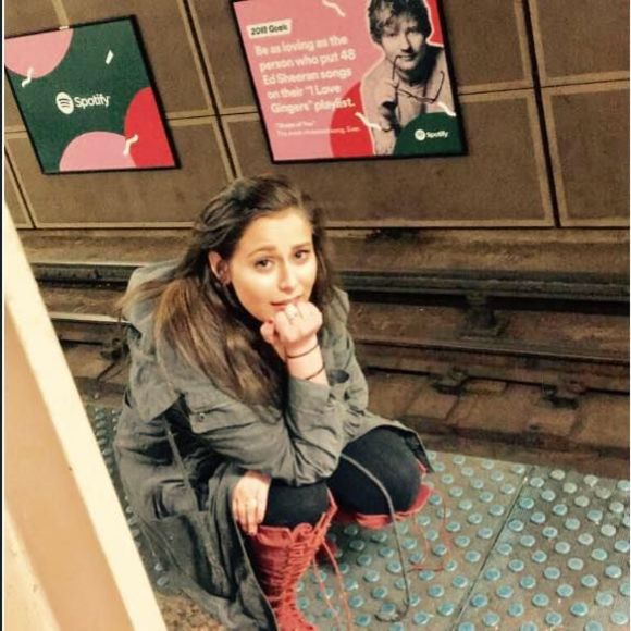 Meet your Posher, Sara - Picture 1 of 1